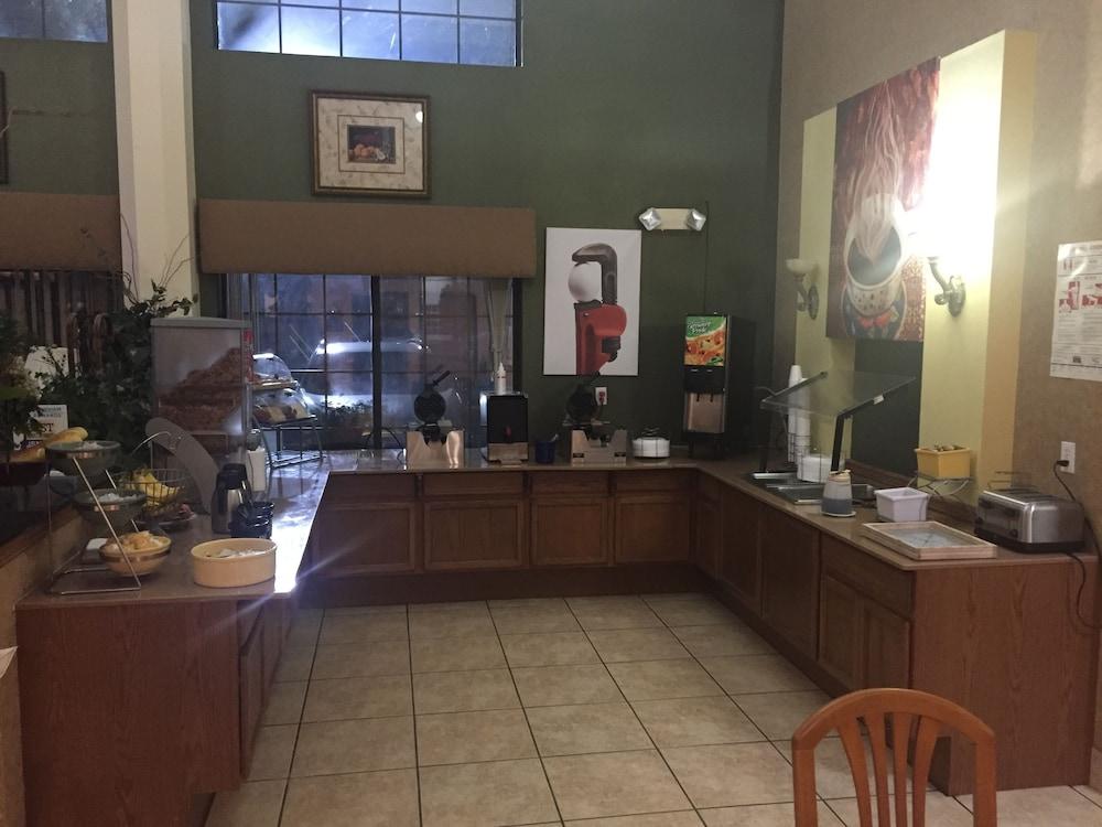 Days & By Wyndham North/stone Oak