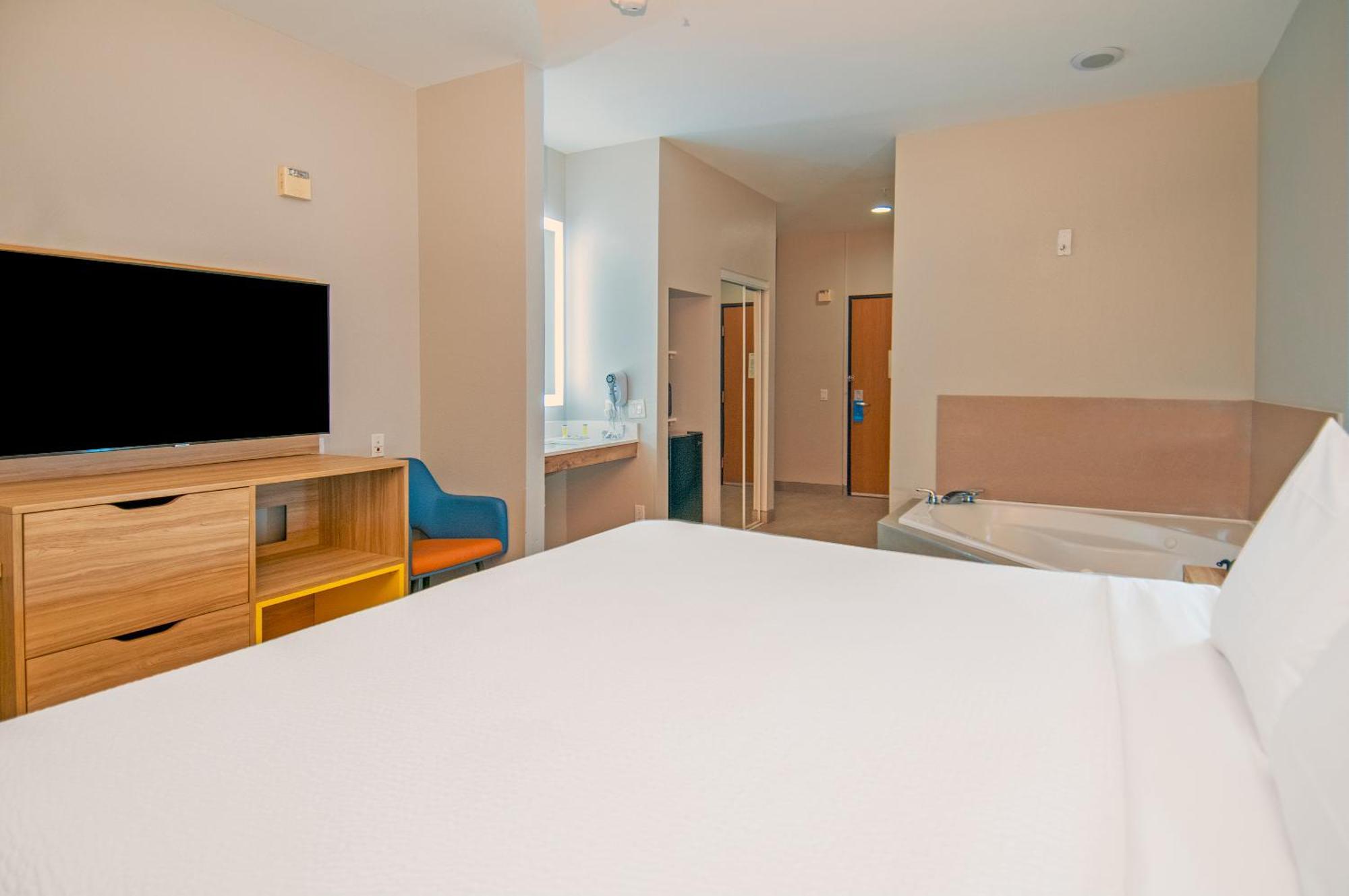 Days & By Wyndham North/stone Oak